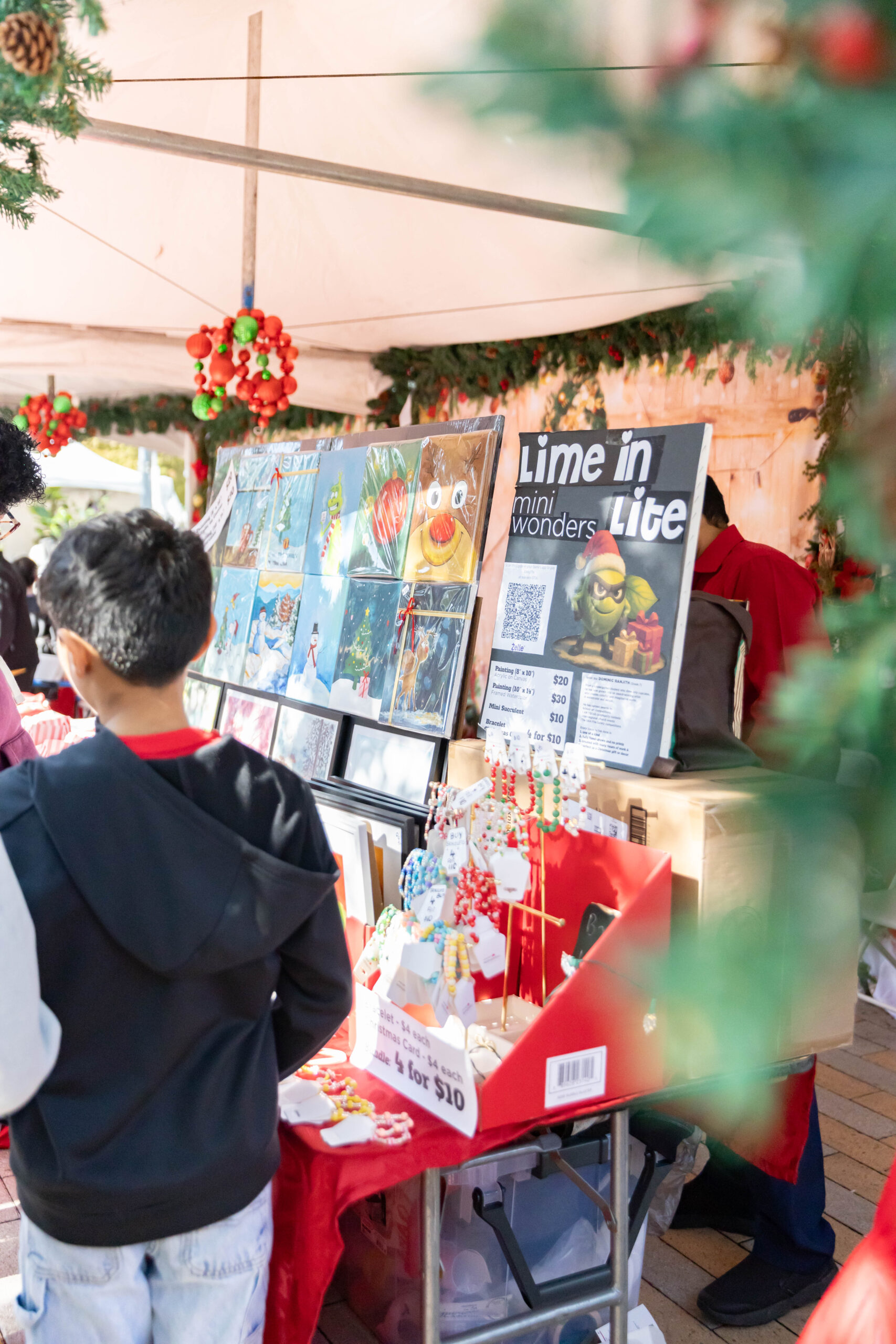 Kids practicing pitching at the Christmas workshop by KidFoundry